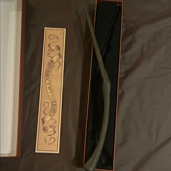 Sophisticated grey Wand with Artistic Detailing new condition with box and map - Picture 3 of 5